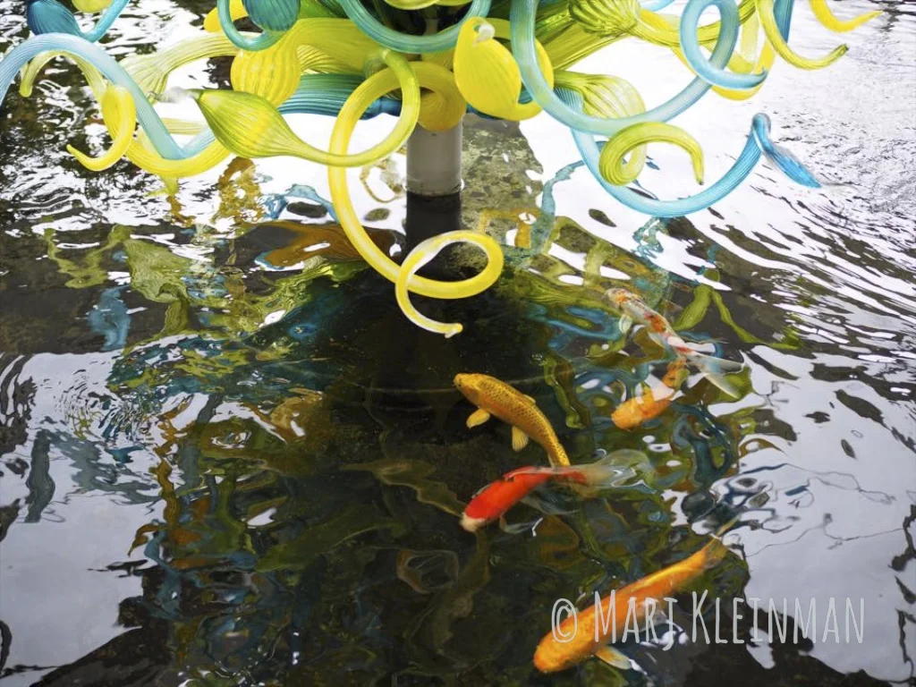 andrea wedding chihulu.jpg